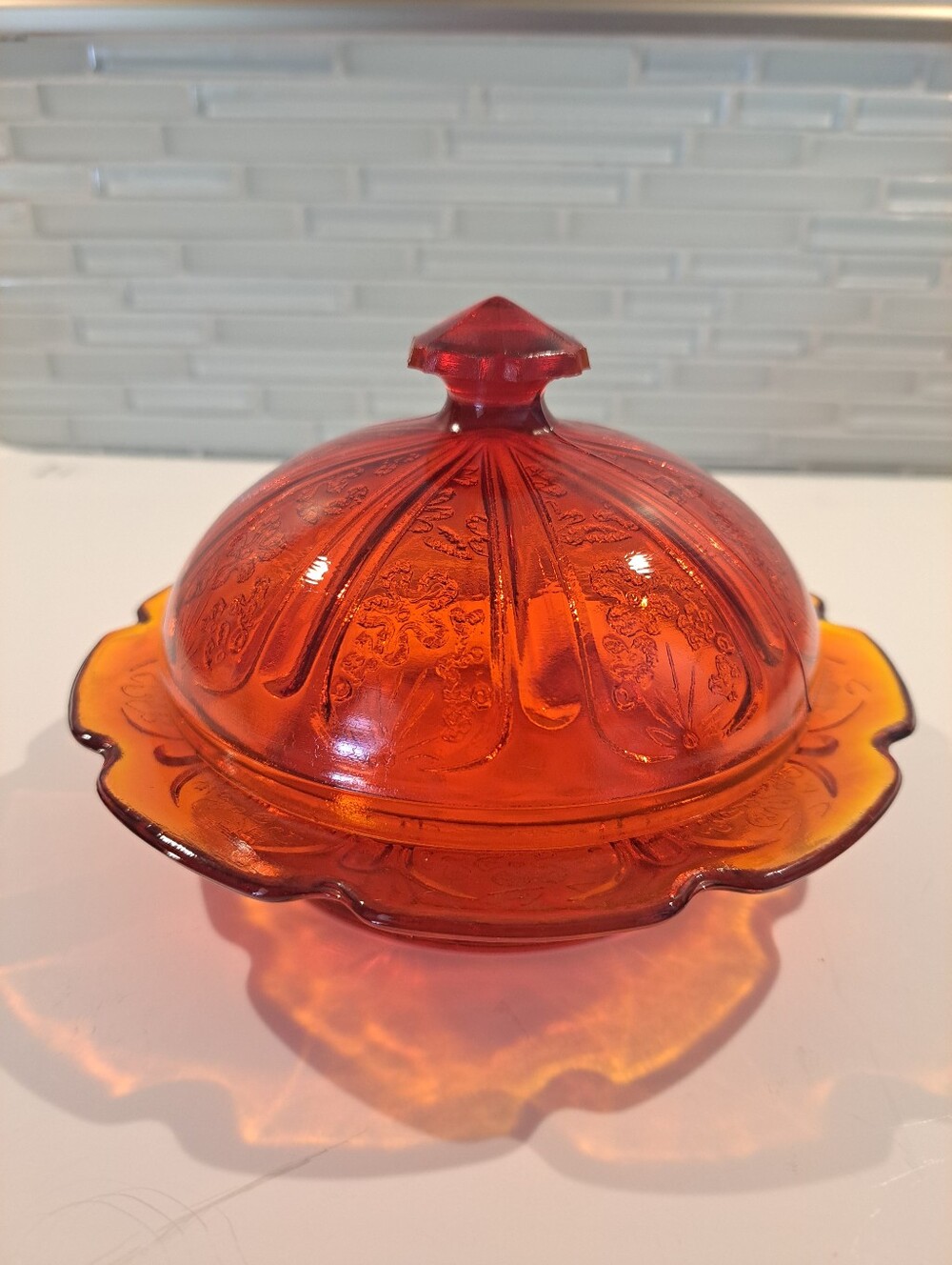 Vtg Jeanette Glass Amberina covered Dish. Red to Amberina Gradient Pattern GlowD